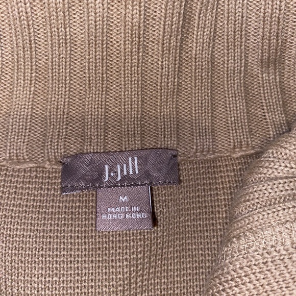 Beautiful Condition J. Jill Sweater 3/4 sleeves and chunky buttons - Picture 2 of 5